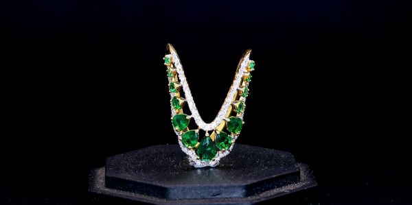 Picture of 0.50CT Designer V Ring.