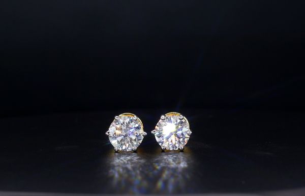 Picture of 1 Carat Solitaire – Round Diamond Stud Earrings (2.04 CTW Diamonds)