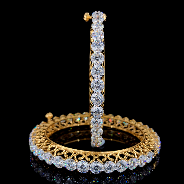 Picture of 10.30 Carat Classic Crown Bangle