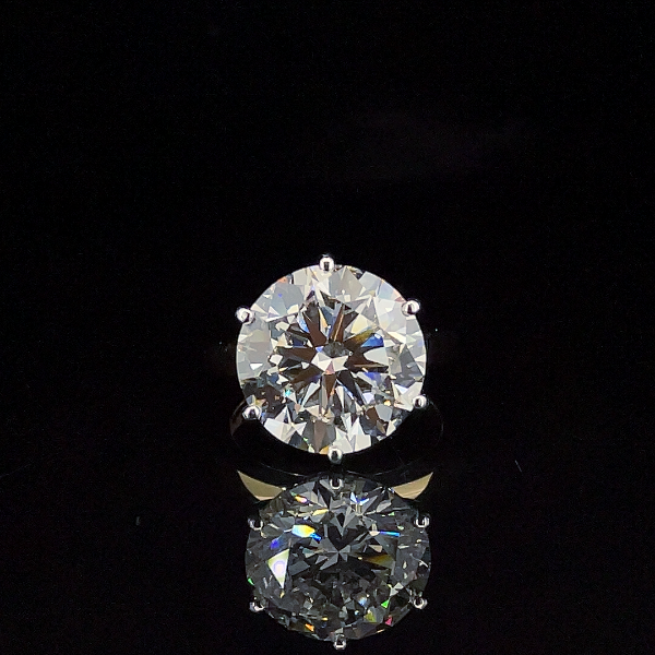 Picture of Royal Aura 10 Carat Round Diamond Ring