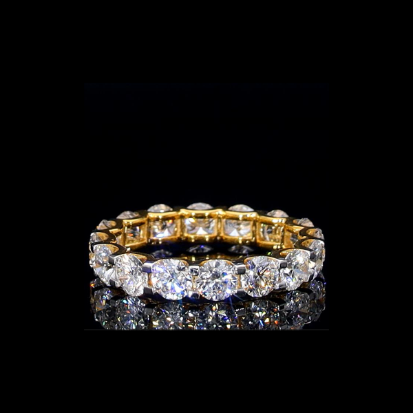 Picture of 3.50 Ct Diamond Eternity band, Sparkling with Brilliance.
