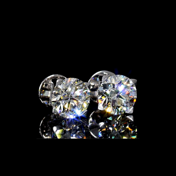 Picture of 4 Carat Sparkling studs